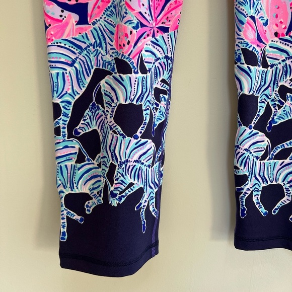 LILLY PULITZER Luxletic 21" Jolena Weekender Cropped Leggings, Royal Purple,L - Picture 6 of 9